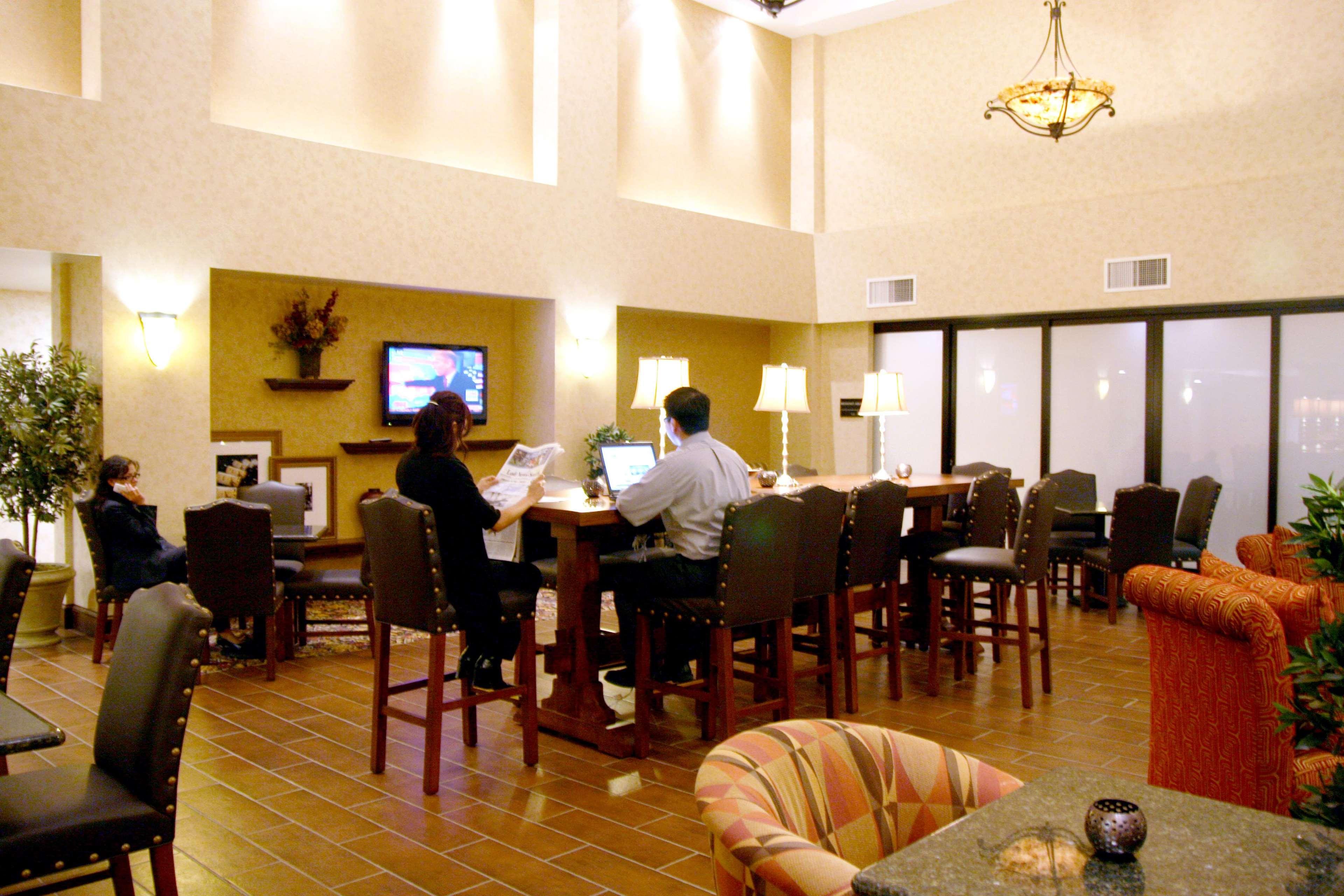 Hampton Inn & Suites Lodi Restaurant photo