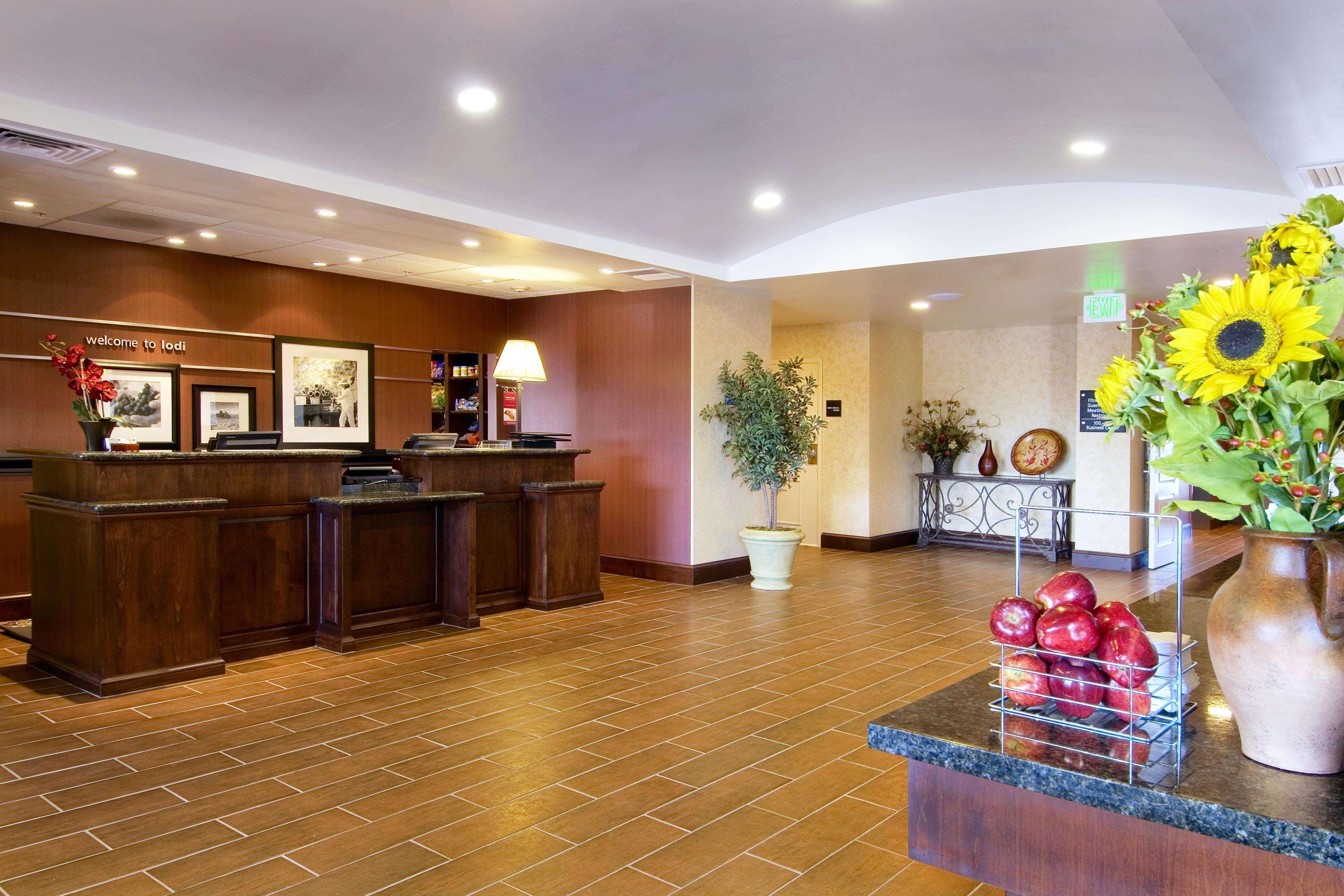 Hampton Inn & Suites Lodi Interior photo