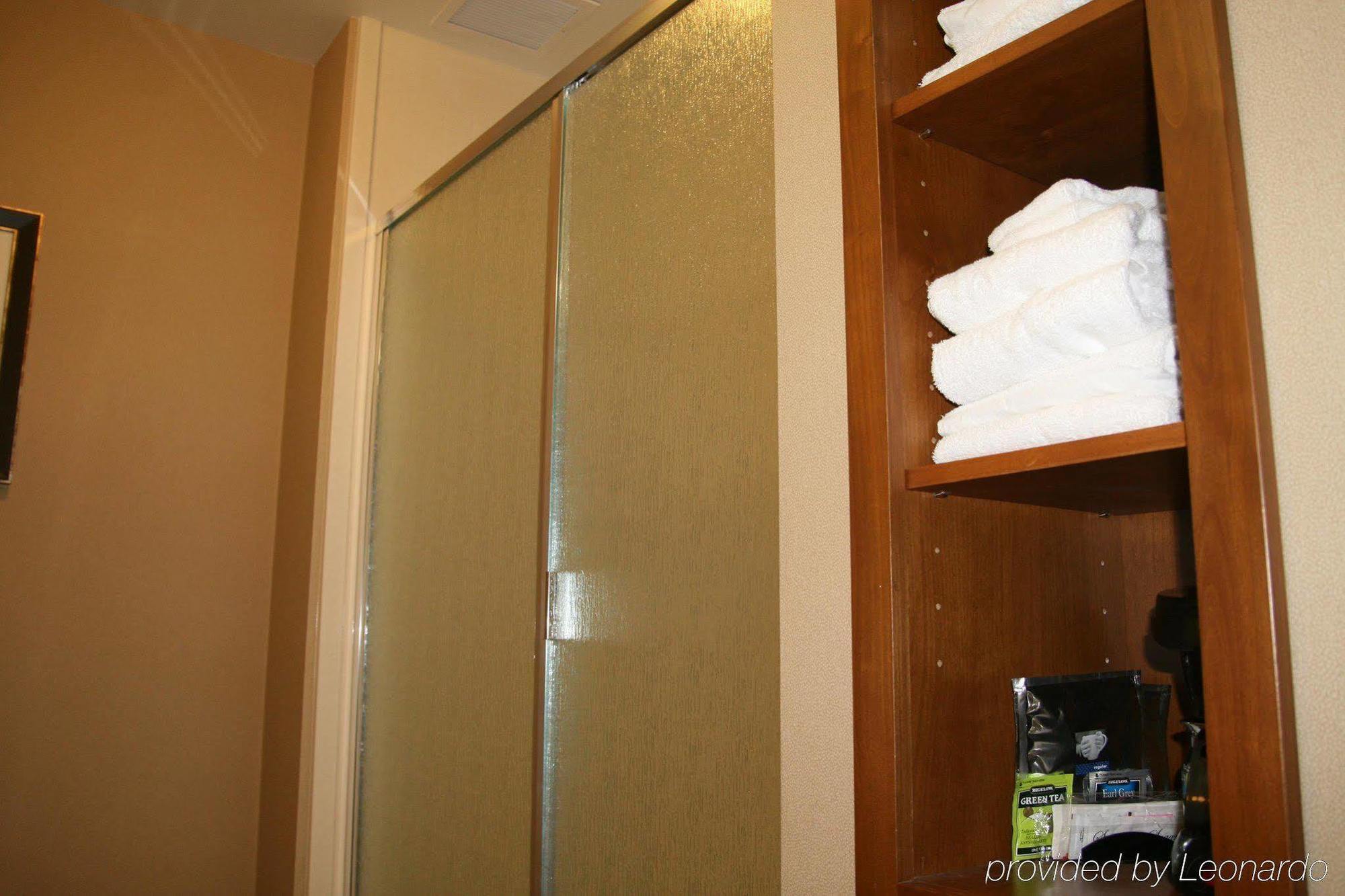 Hampton Inn & Suites Lodi Room photo