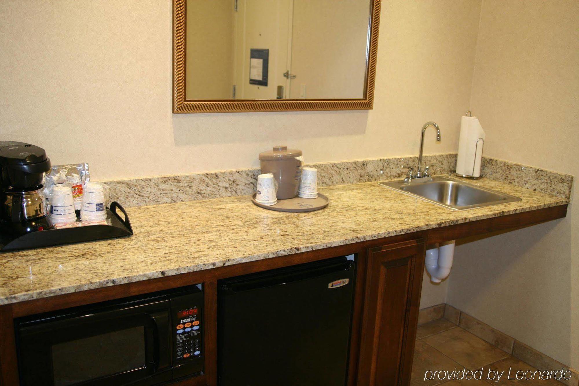 Hampton Inn & Suites Lodi Room photo