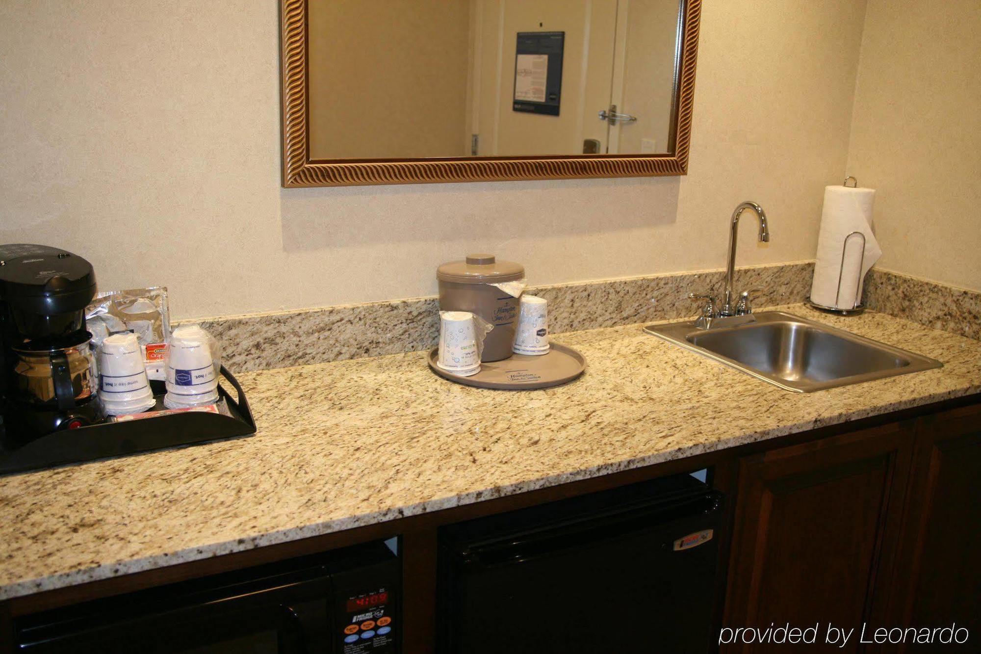 Hampton Inn & Suites Lodi Room photo